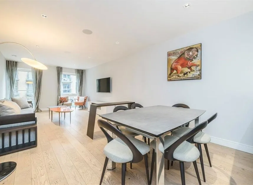 Kew Bridge Road, Kew Bridge, TW8, photo 4