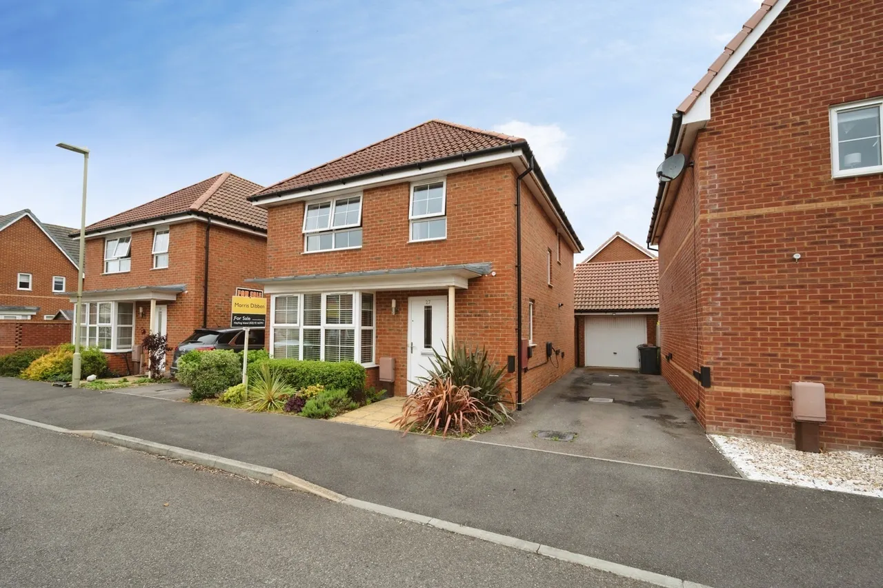 4 bed house for sale, Signal Way, Hayling Island, PO11