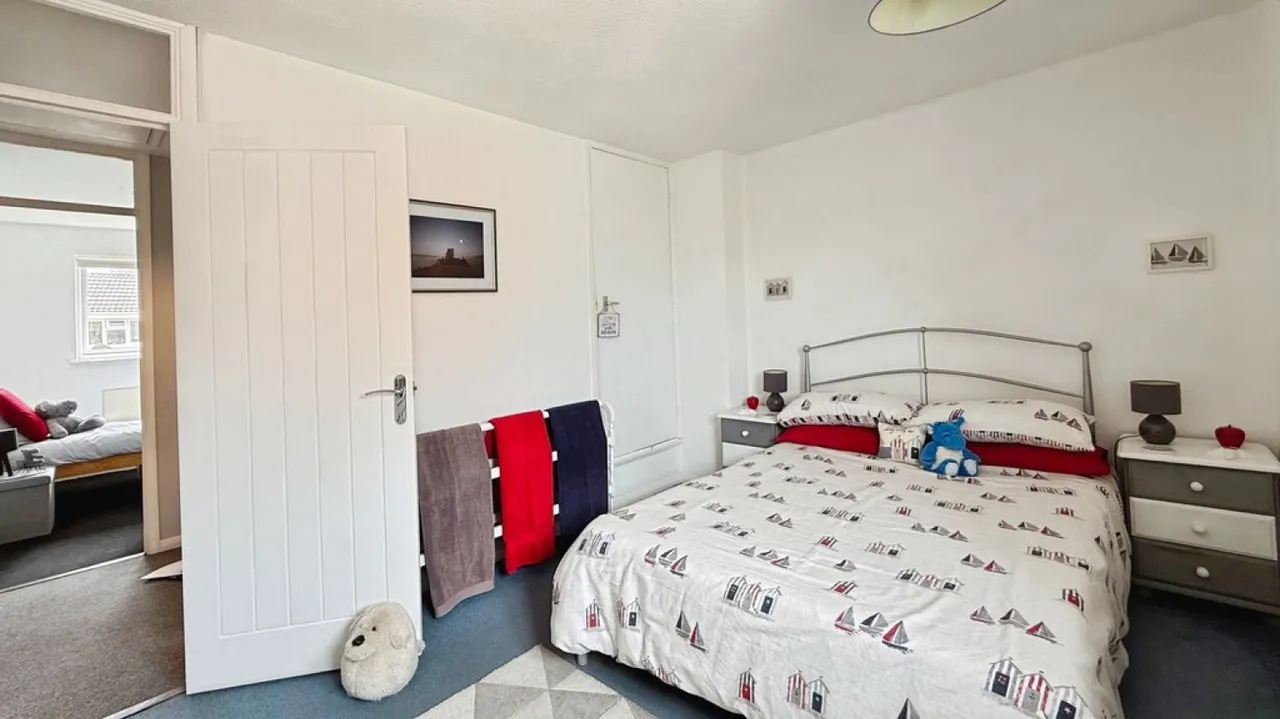 Phipps Close, Westbury, photo 12