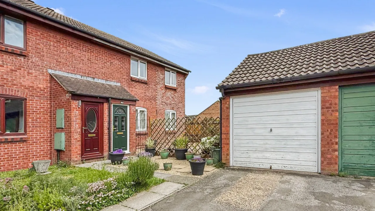 3 bed house for sale — Phipps Close, Westbury