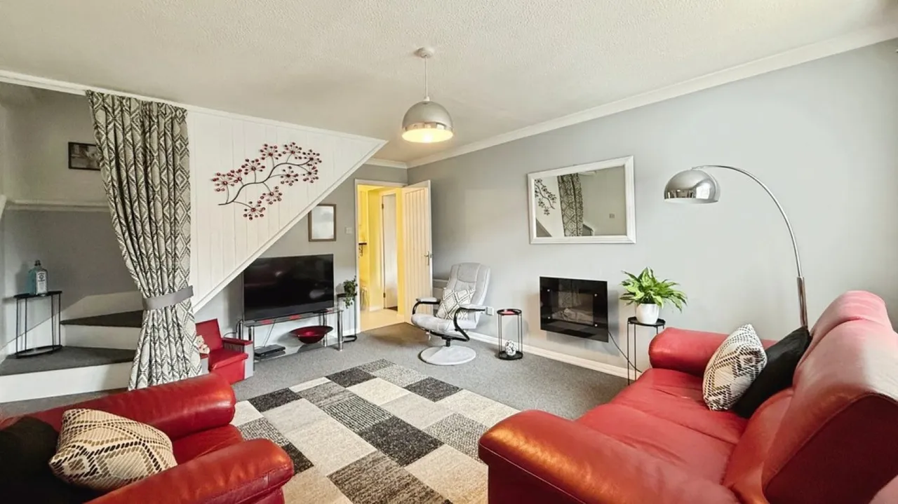 Phipps Close, Westbury, photo 3