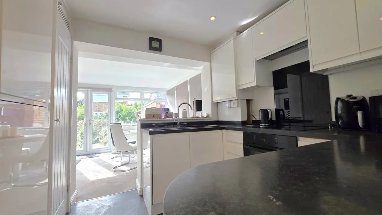 The Cravens, Smallfield, RH6, photo 12