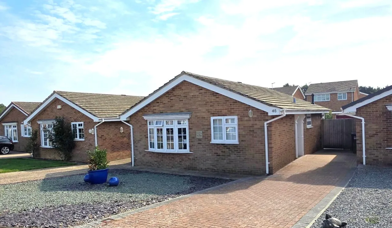 2 bed house for sale, The Cravens, Smallfield, RH6
