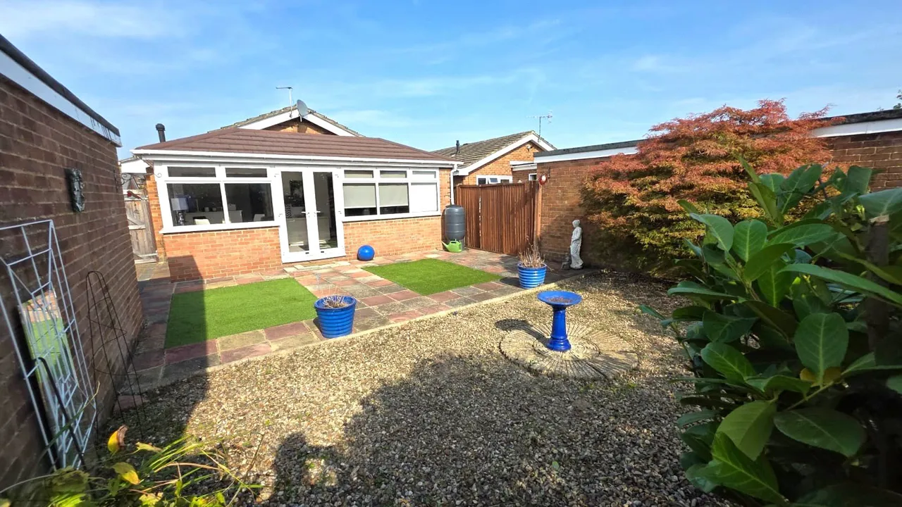 The Cravens, Smallfield, RH6, photo 16