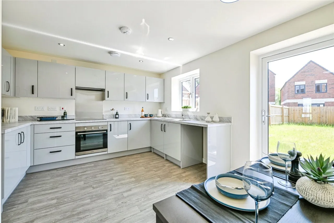 Trentside, Beeston, NG90, photo 3