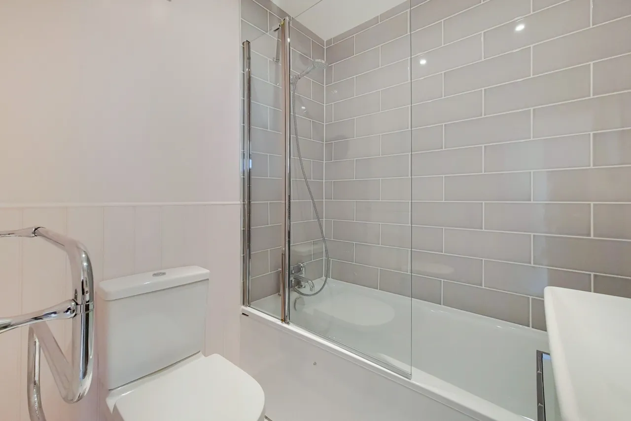 Flat 5, 50 Colebrooke Row, London, photo 11