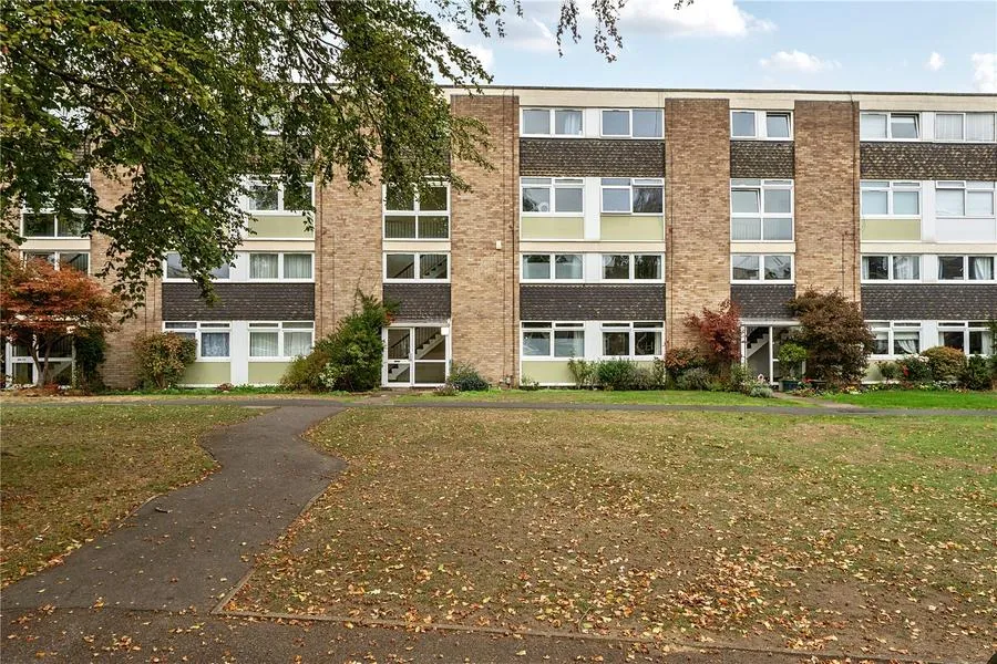 Trafalgar Drive, Walton-on-Thames, KT12, photo 11