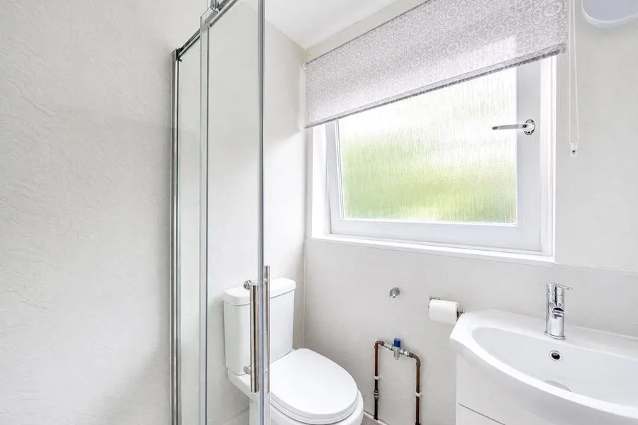 Trafalgar Drive, Walton-on-Thames, KT12, photo 8