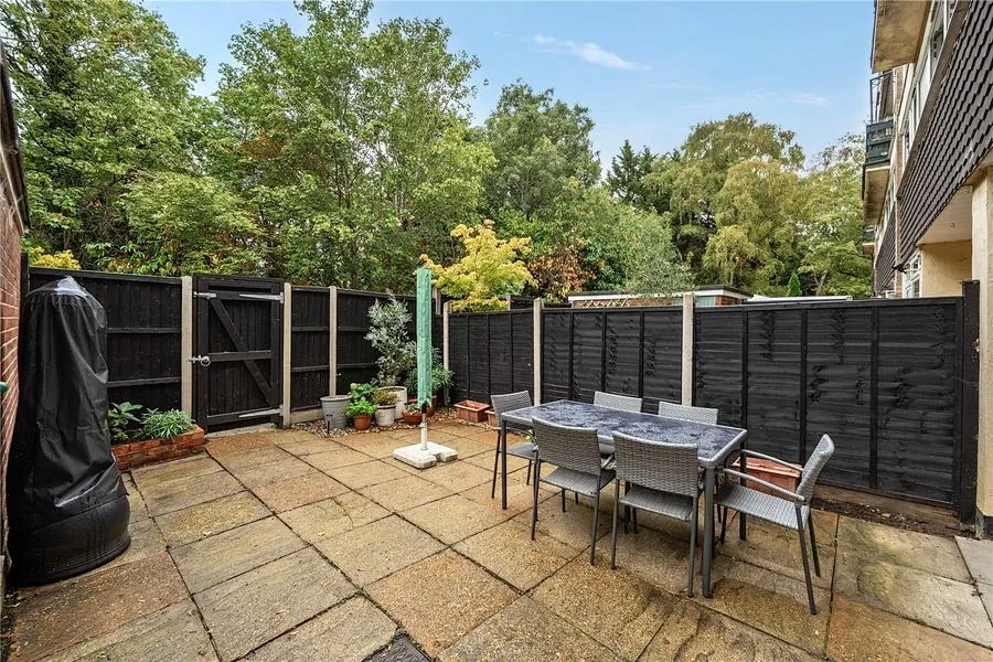 Trafalgar Drive, Walton-on-Thames, KT12, photo 10