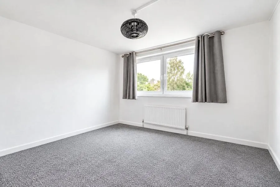 Trafalgar Drive, Walton-on-Thames, KT12, photo 7