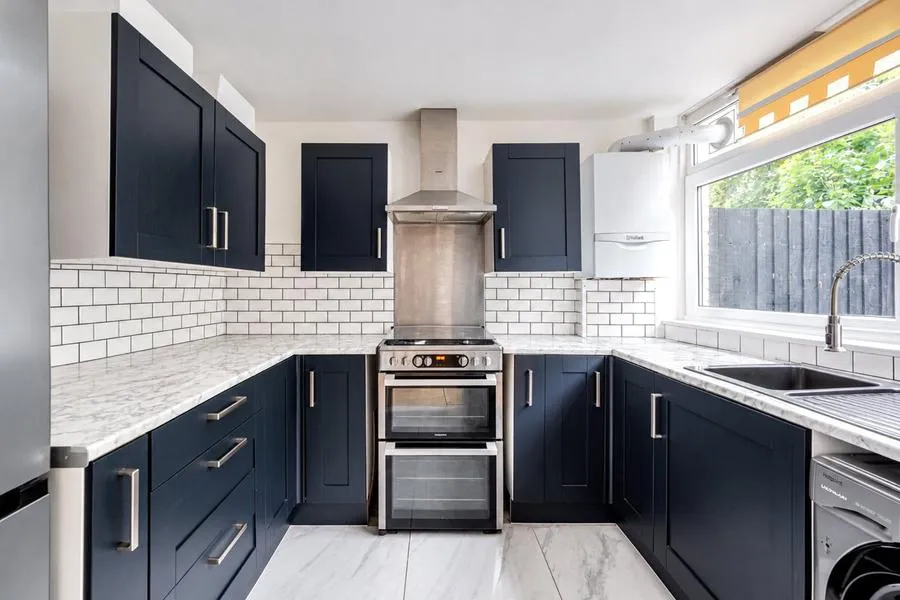 Trafalgar Drive, Walton-on-Thames, KT12, photo 5