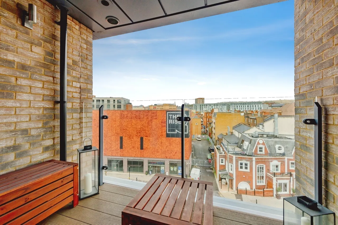 Marketfield Way, Redhill, RH1, photo 4