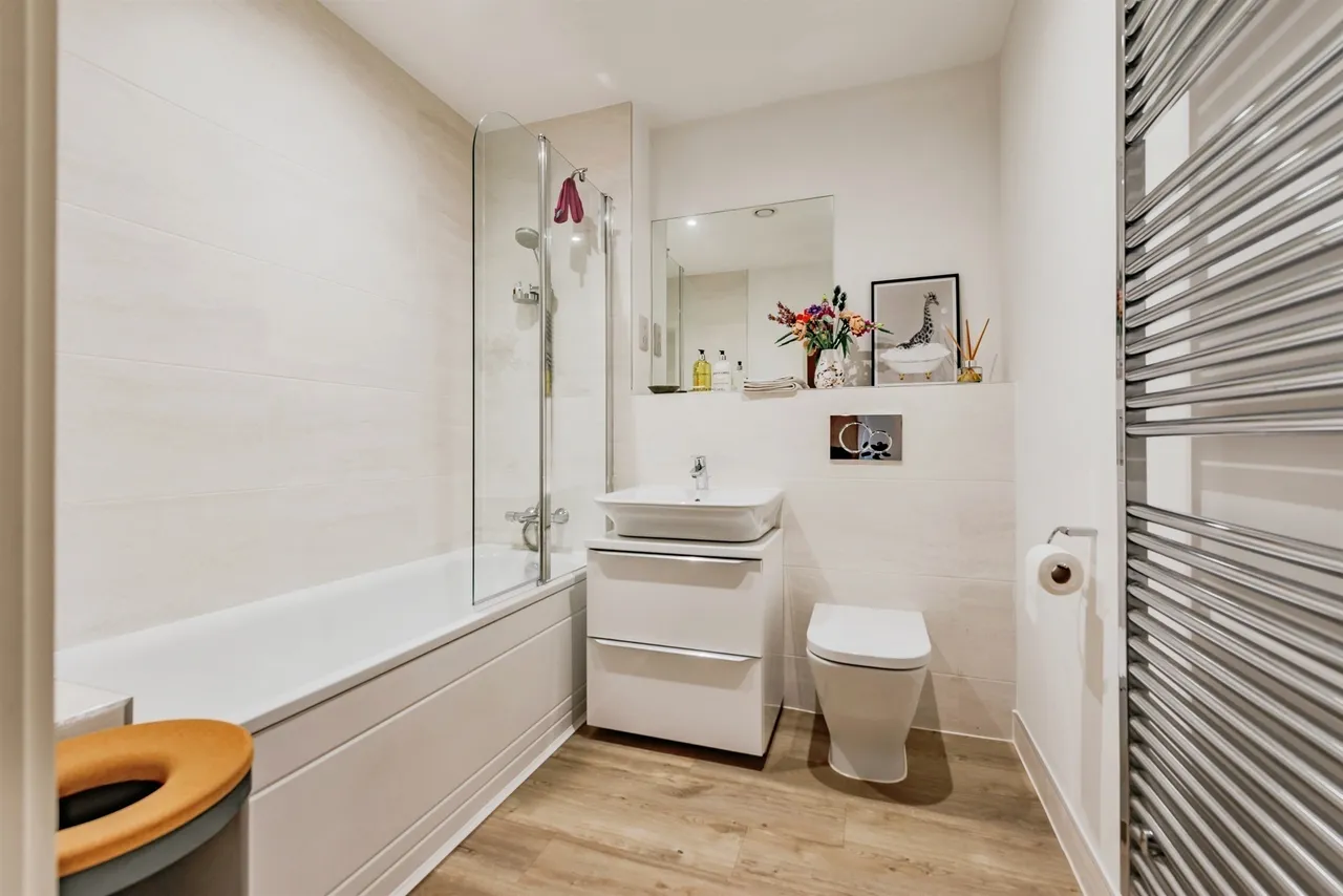 Marketfield Way, Redhill, RH1, photo 13