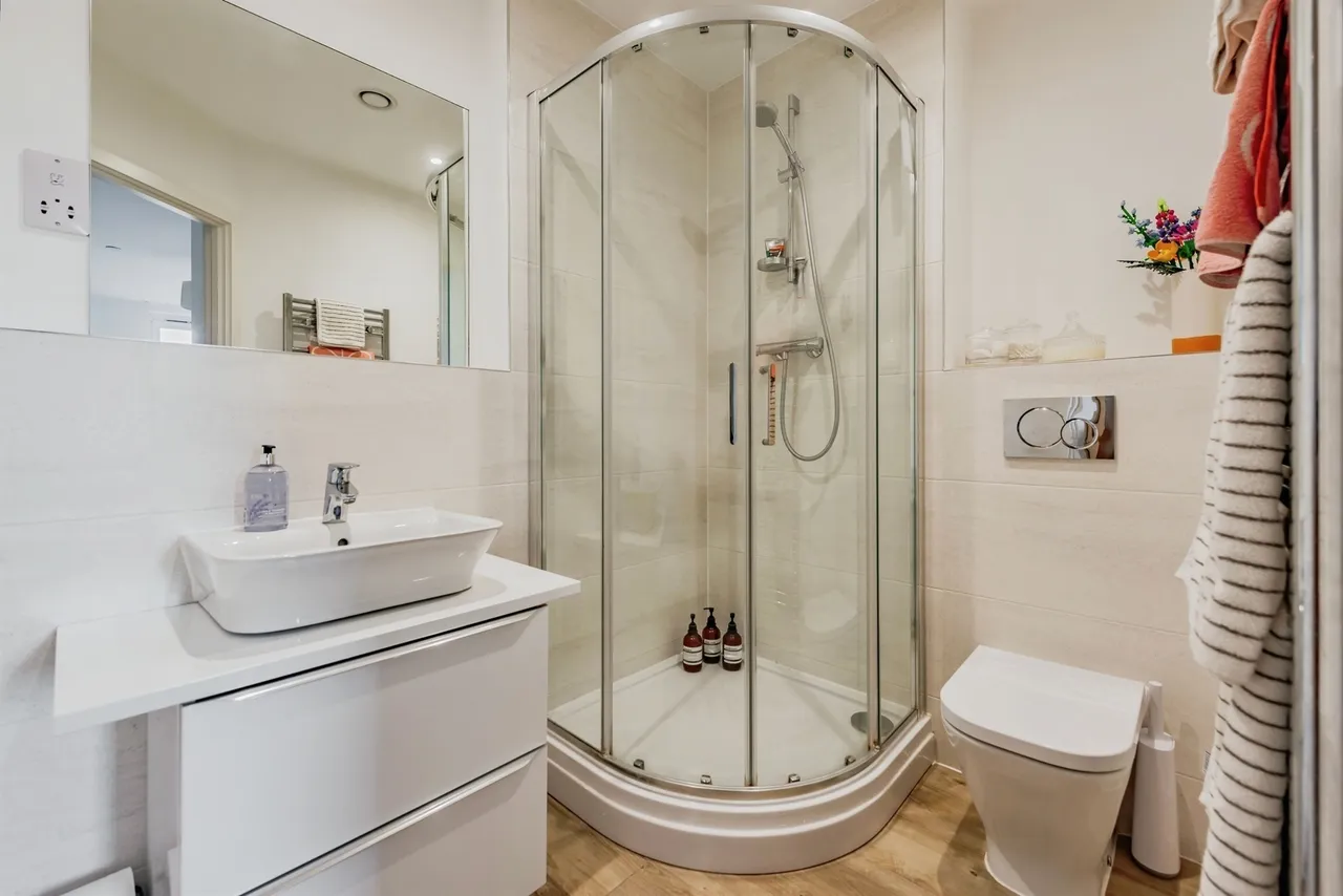 Marketfield Way, Redhill, RH1, photo 11