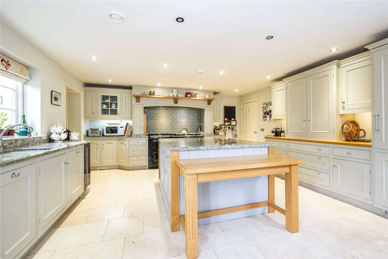 Alchester Road, Chesterton, Bicester, Oxfordshire, OX26 1UN, photo 2