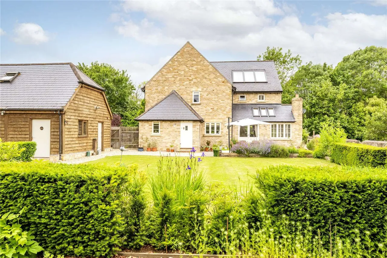 Alchester Road, Chesterton, Bicester, Oxfordshire, OX26 1UN, photo 12