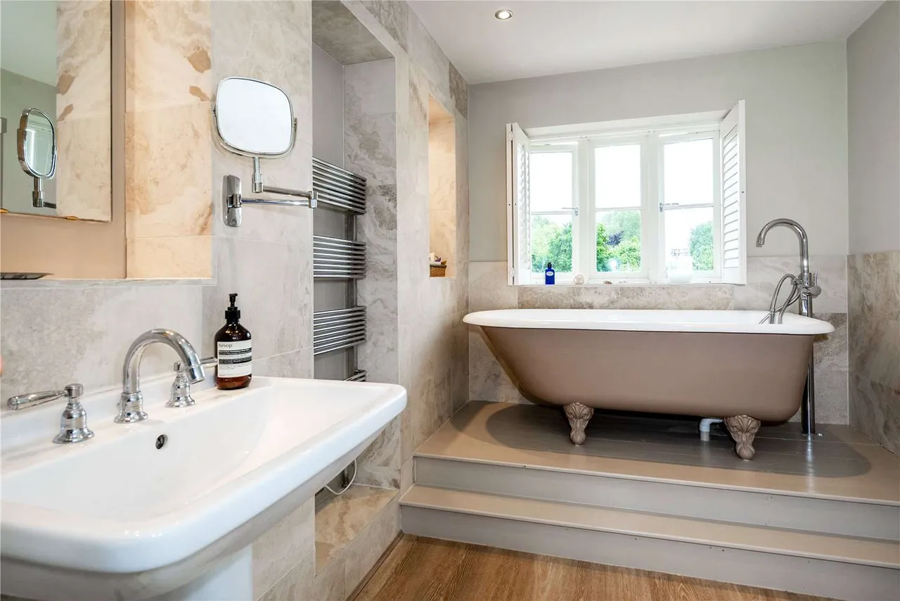 Alchester Road, Chesterton, Bicester, Oxfordshire, OX26 1UN, photo 11