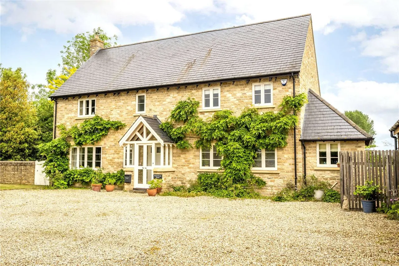 7 bed house for sale — Alchester Road, Chesterton, Bicester, Oxfordshire, OX26 1UN