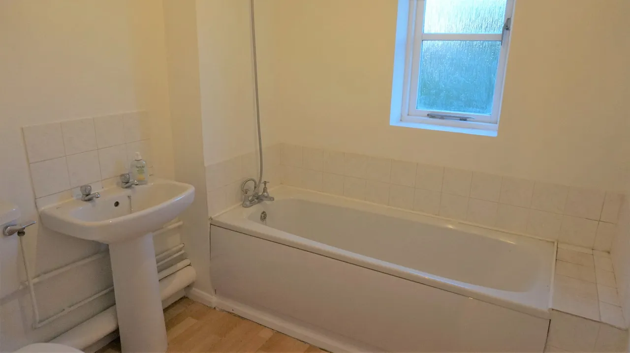 Webley Court, Sten Close, Enfield EN3, photo 6