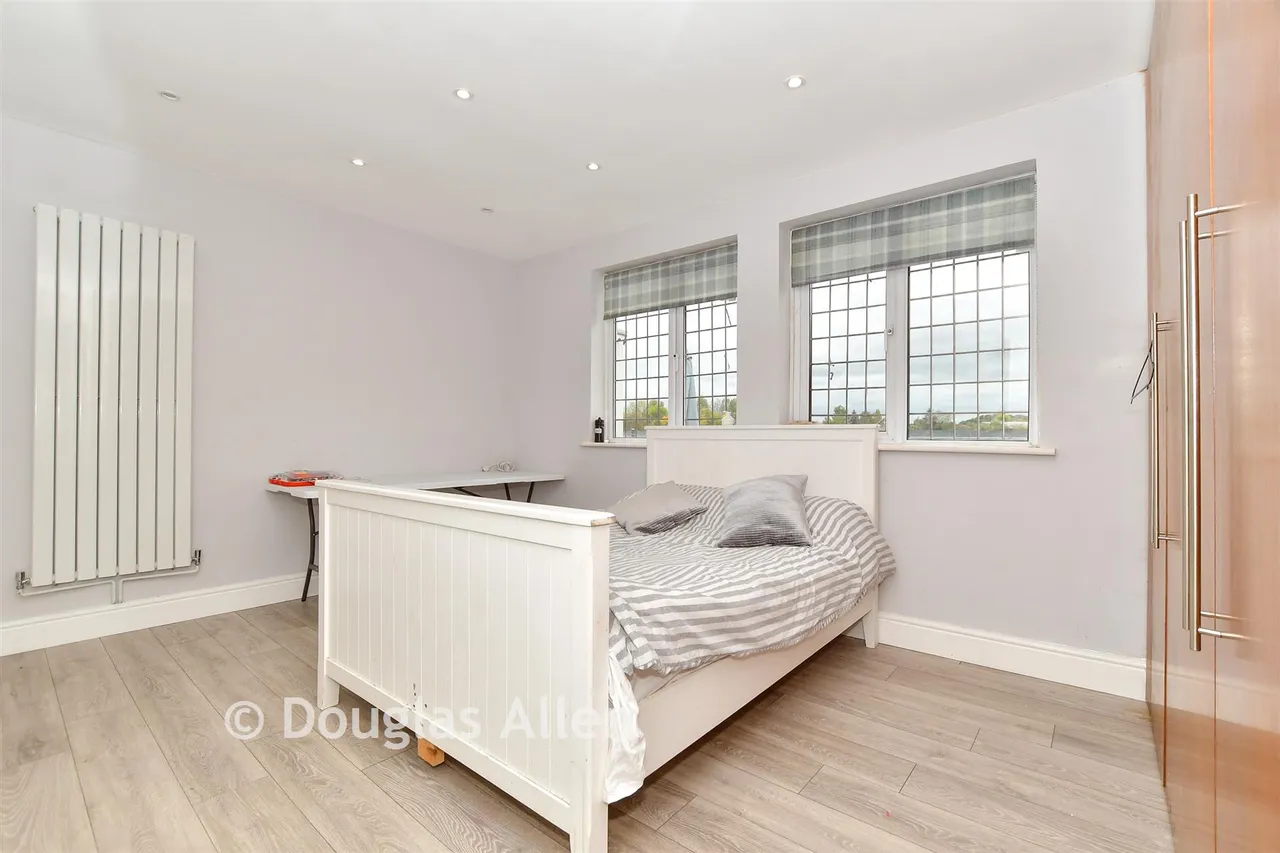 Forest Road, Ilford, IG6, photo 6