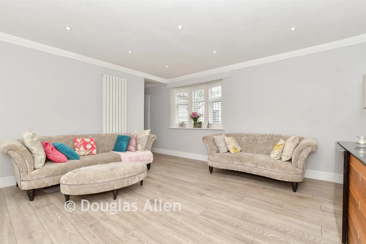Forest Road, Ilford, IG6, photo 5
