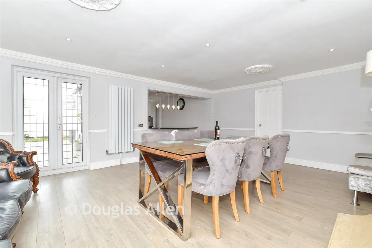Forest Road, Ilford, IG6, photo 11