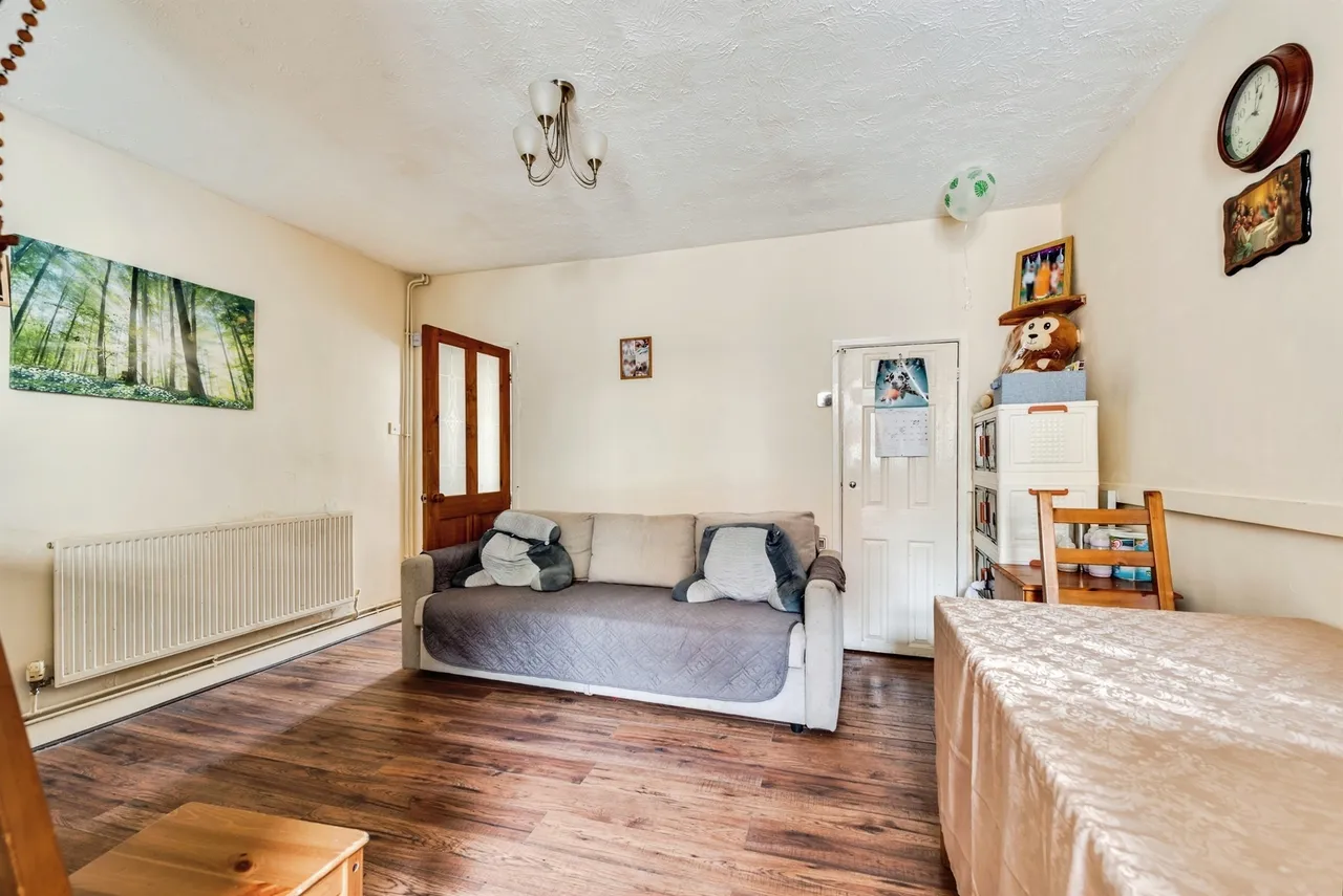 Crombey Street, Swindon, photo 6
