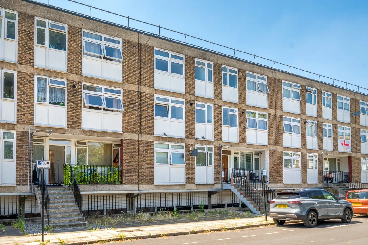 3 bed flat for sale — Lorrimore Square, Walworth, London, SE17