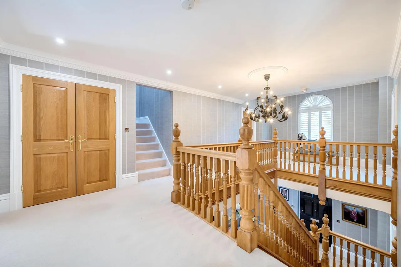Warren Drive, Kingswood, KT20, photo 14