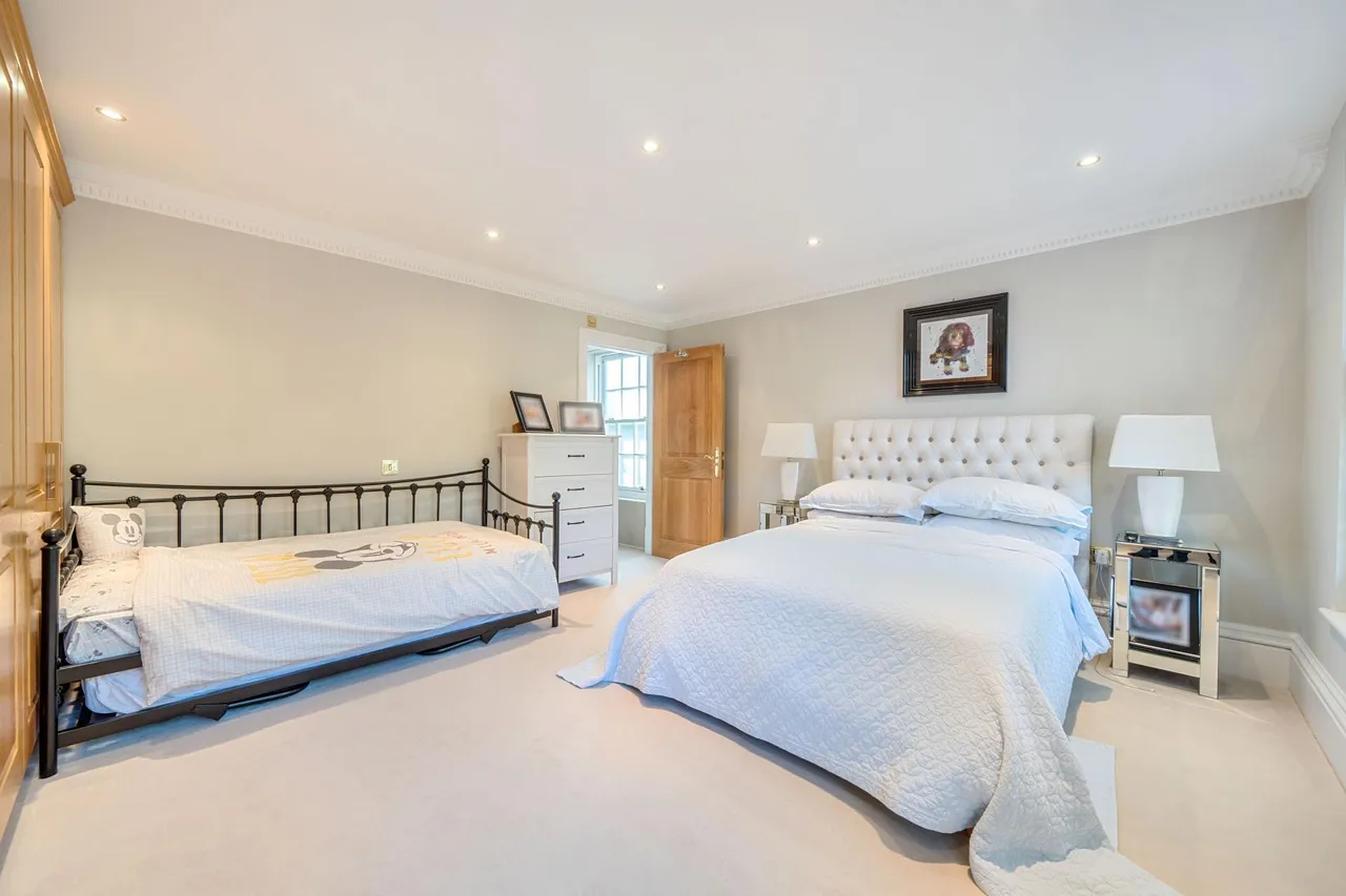 Warren Drive, Kingswood, KT20, photo 23