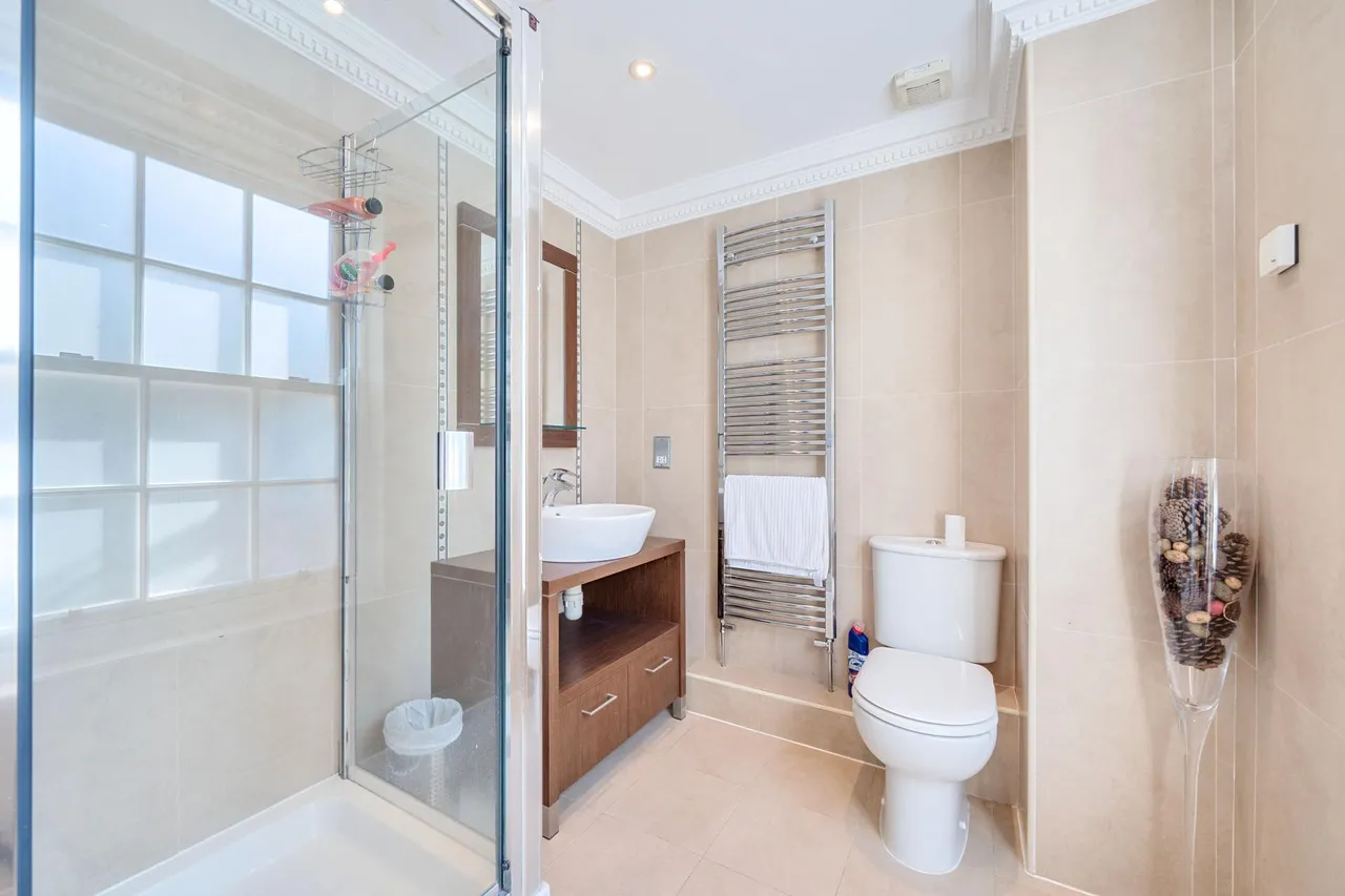 Warren Drive, Kingswood, KT20, photo 22