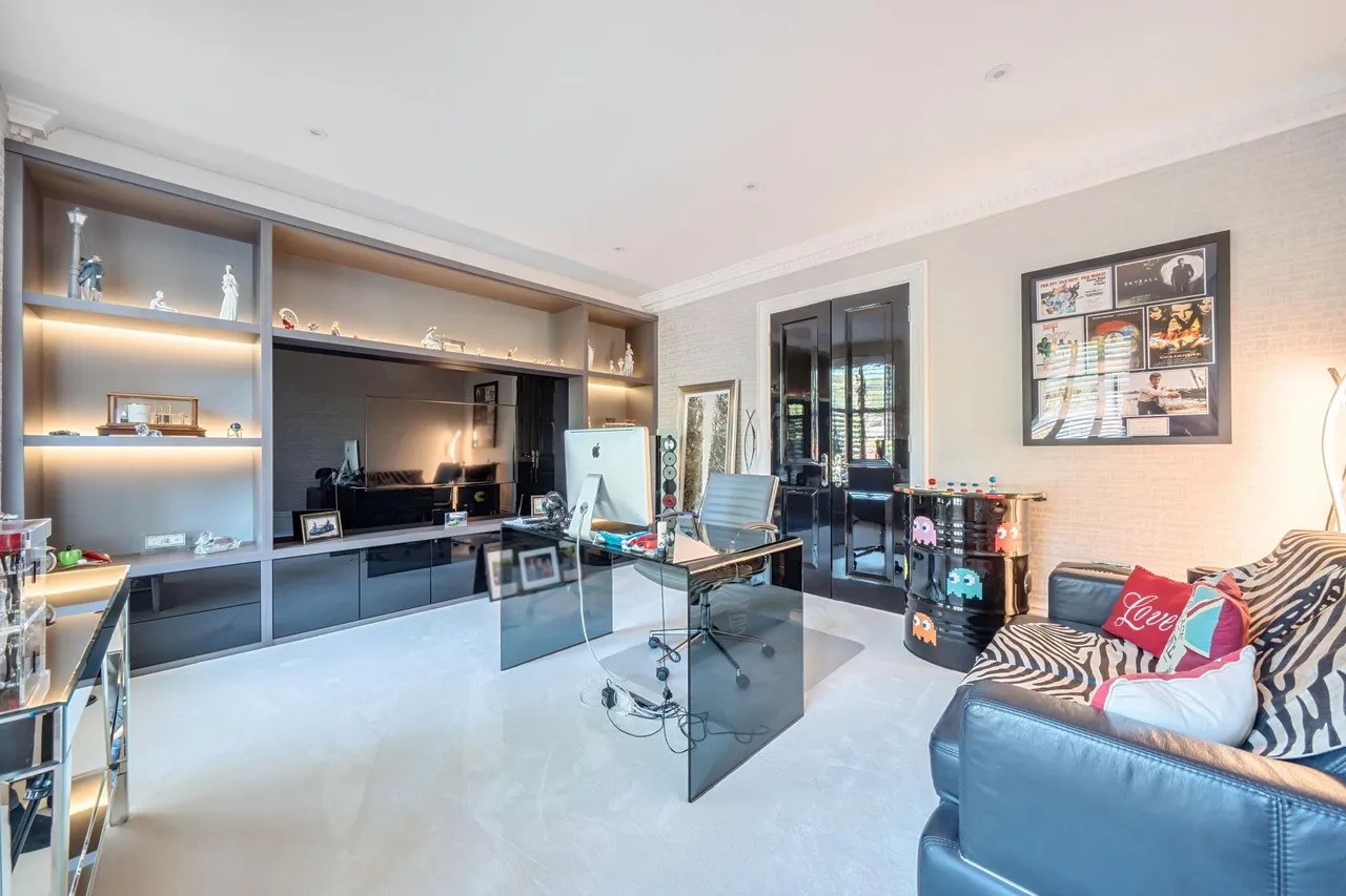Warren Drive, Kingswood, KT20, photo 12