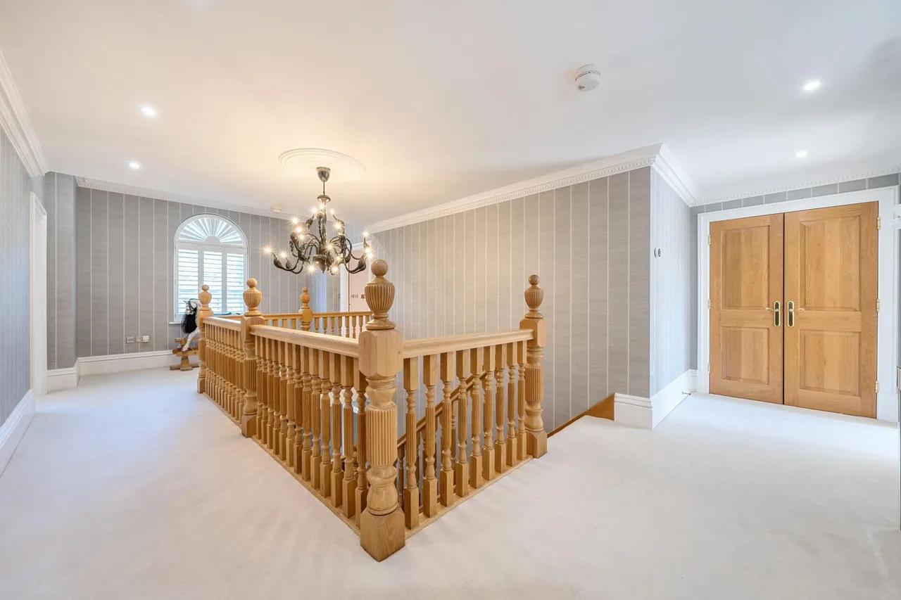 Warren Drive, Kingswood, KT20, photo 25