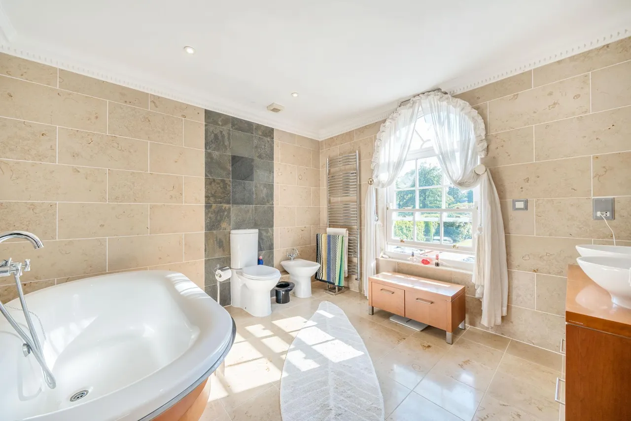 Warren Drive, Kingswood, KT20, photo 17