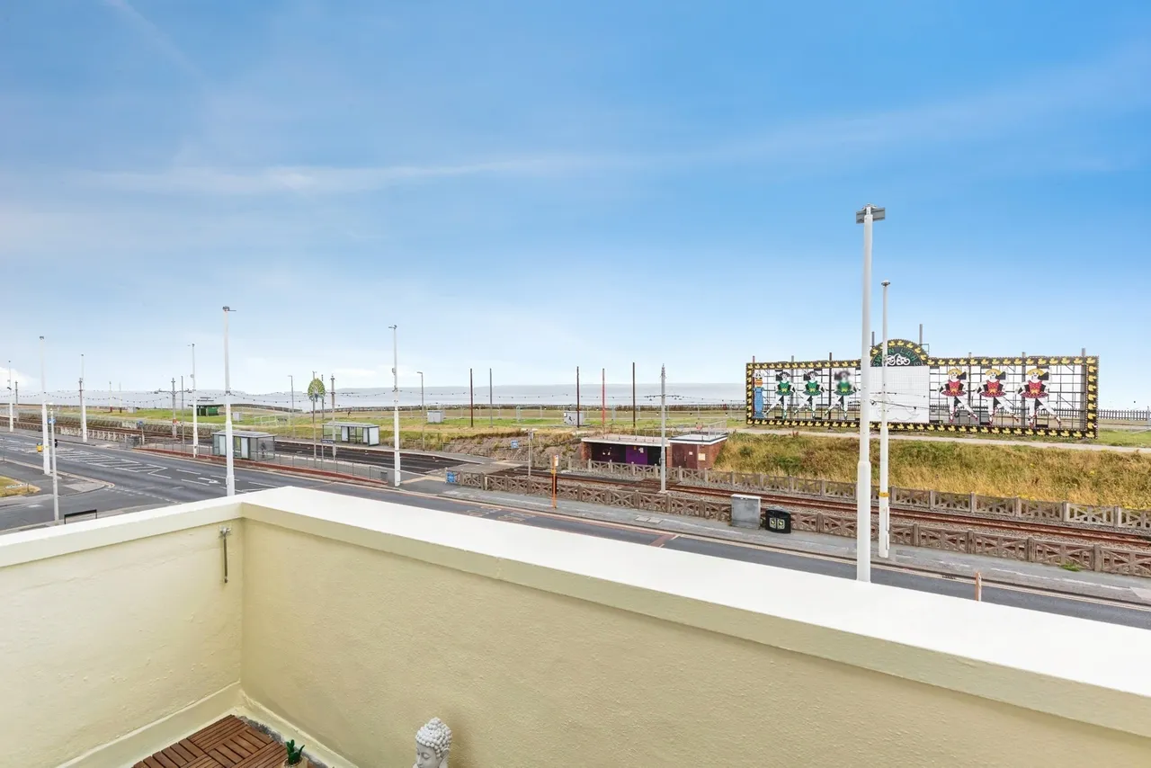 Queens Promenade, Bispham, FY2, photo 14