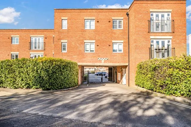 2 bed flat for sale, North Way, Headington, OX3