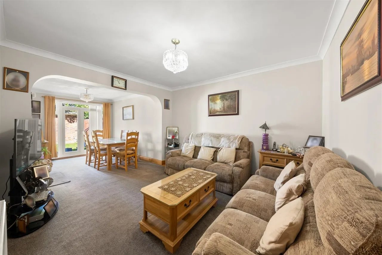 Hogarth Gardens, Hounslow, photo 2