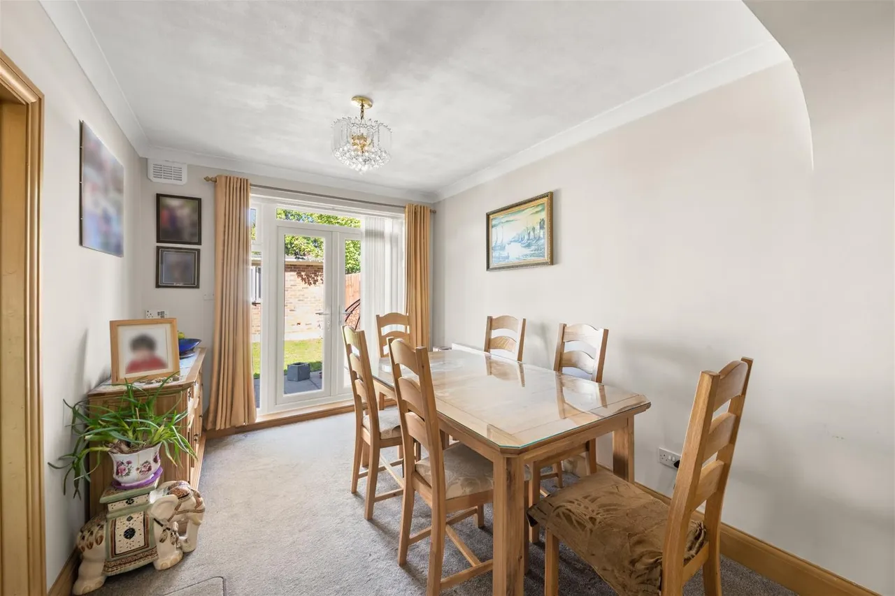 Hogarth Gardens, Hounslow, photo 5