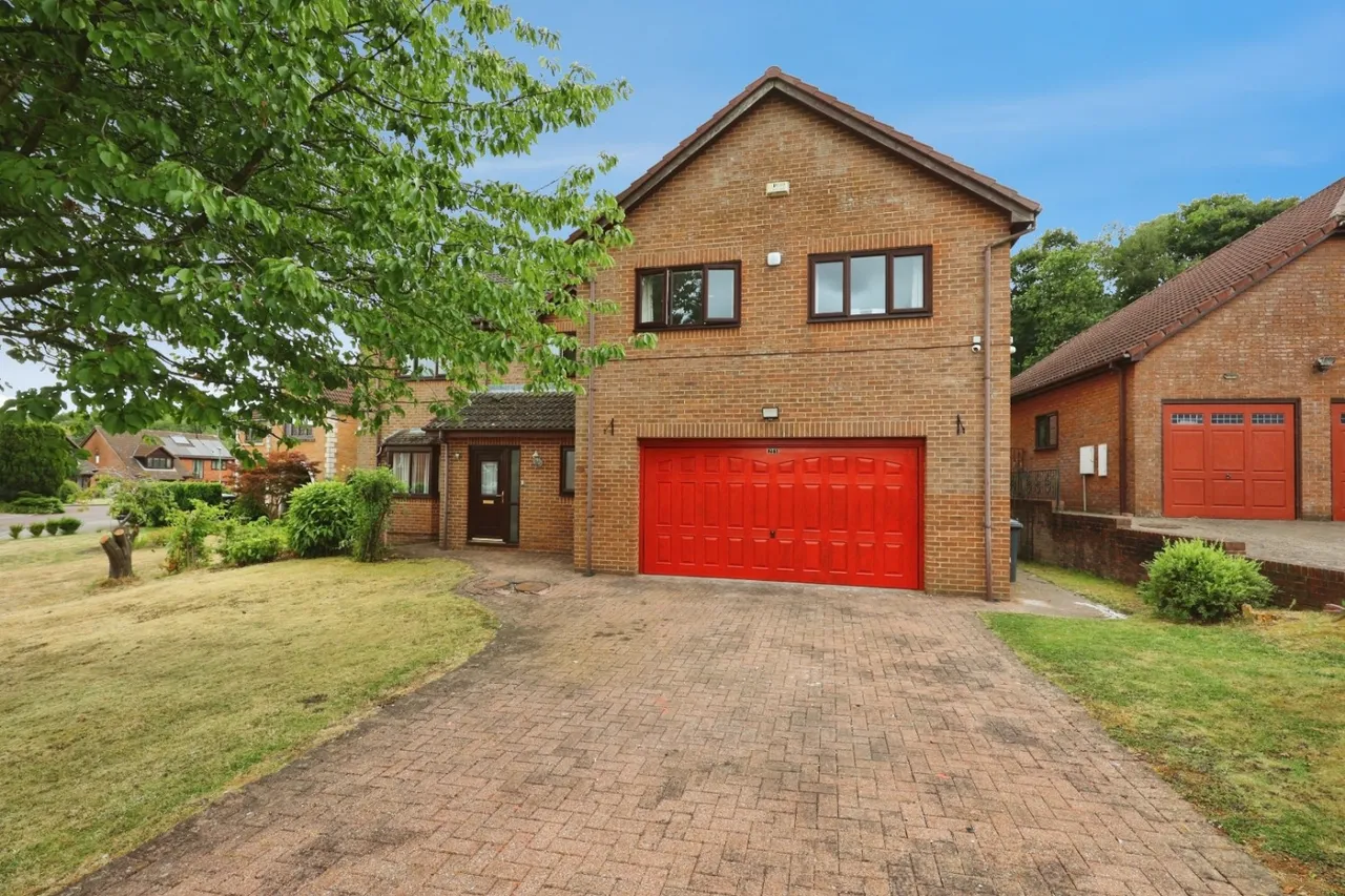 5 bed house for sale — Acle Burn, Newton Aycliffe