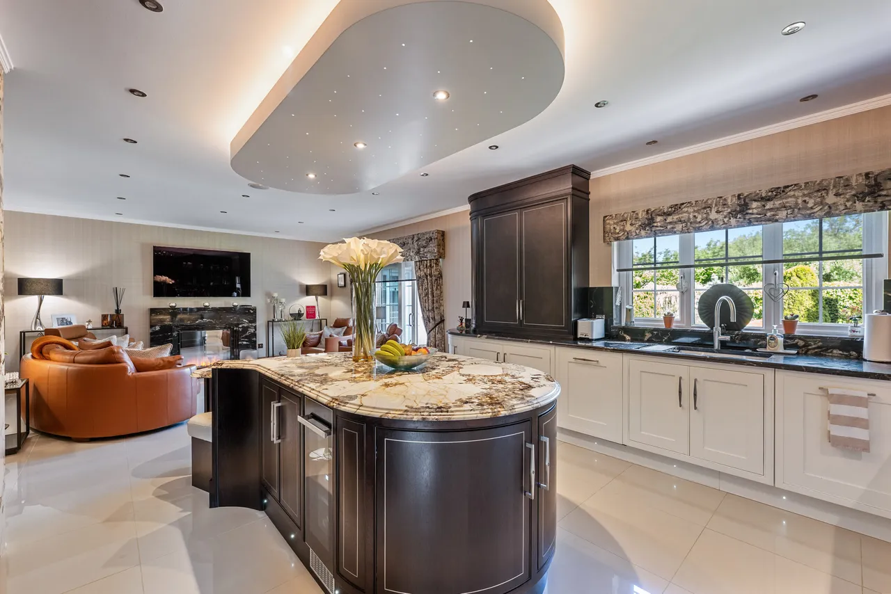 Baroness Drive, Thorntonhall, photo 10