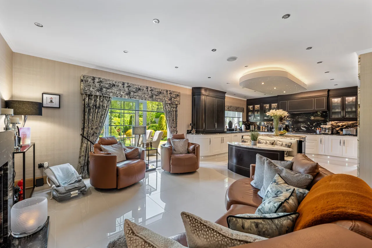 Baroness Drive, Thorntonhall, photo 11