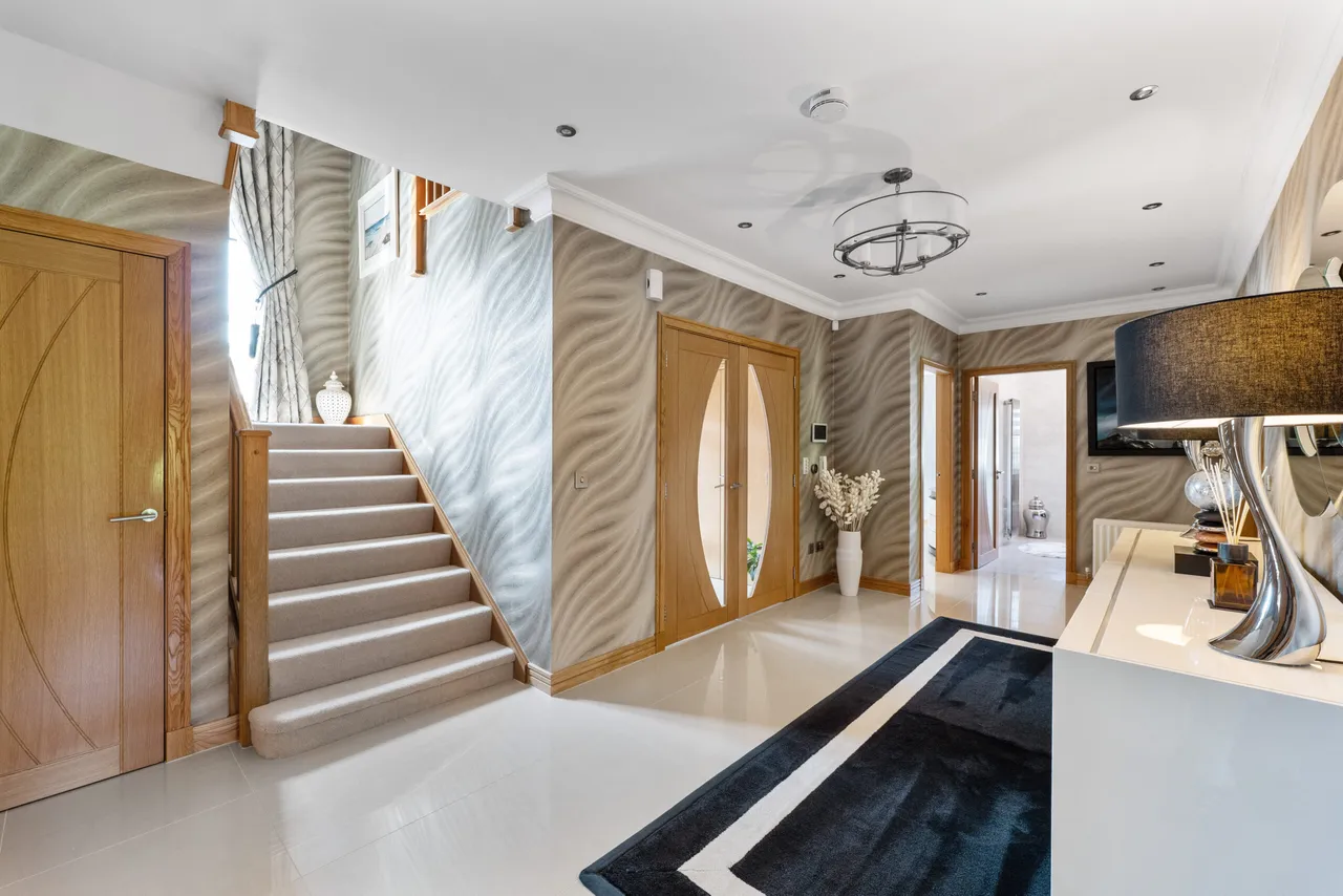 Baroness Drive, Thorntonhall, photo 13