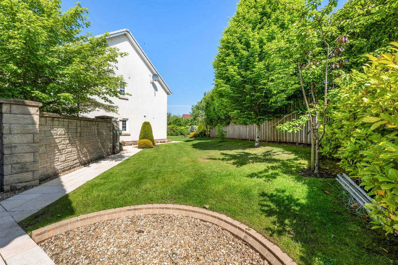 Baroness Drive, Thorntonhall, photo 33