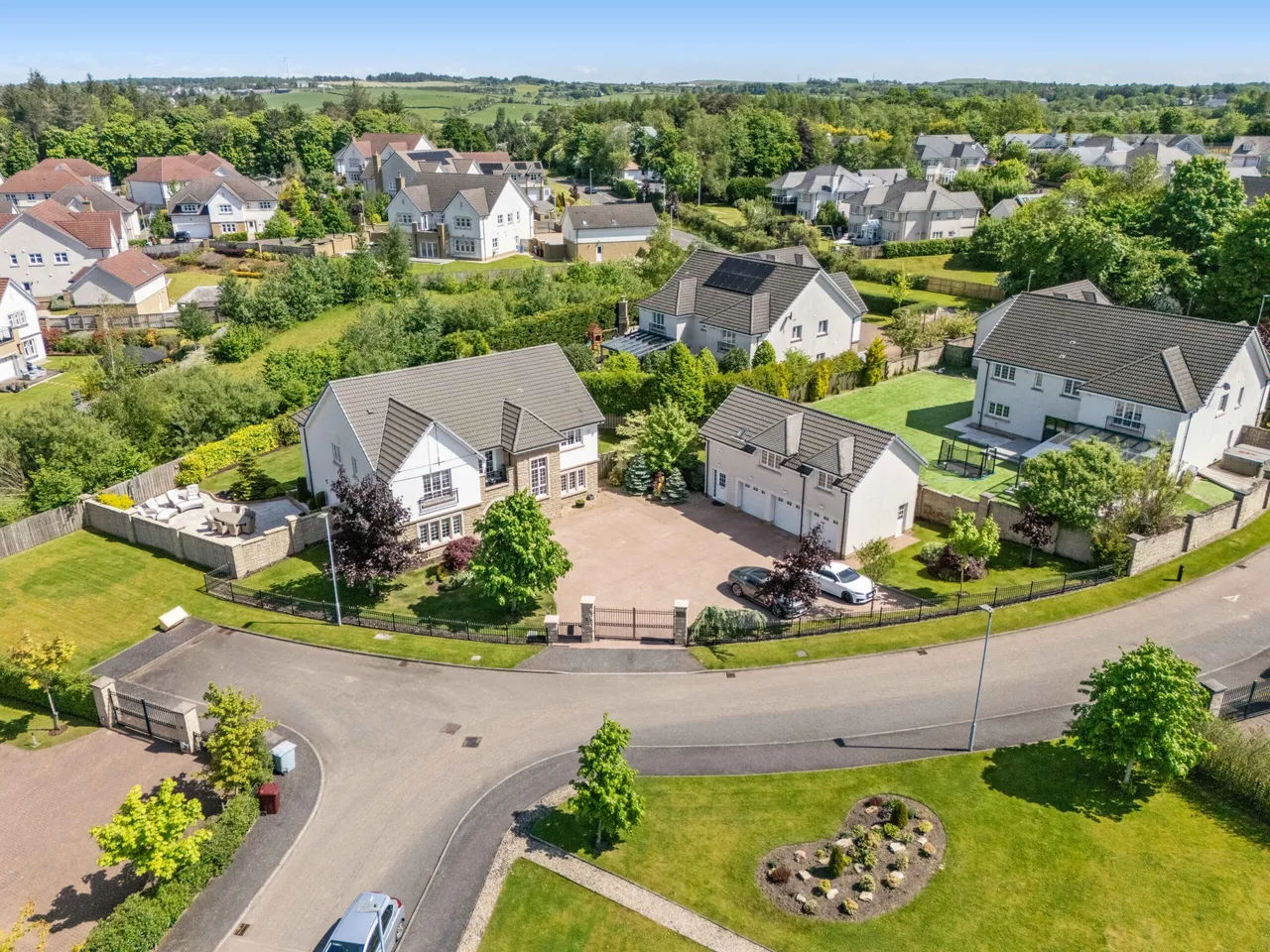 5 bed house for sale — Baroness Drive, Thorntonhall
