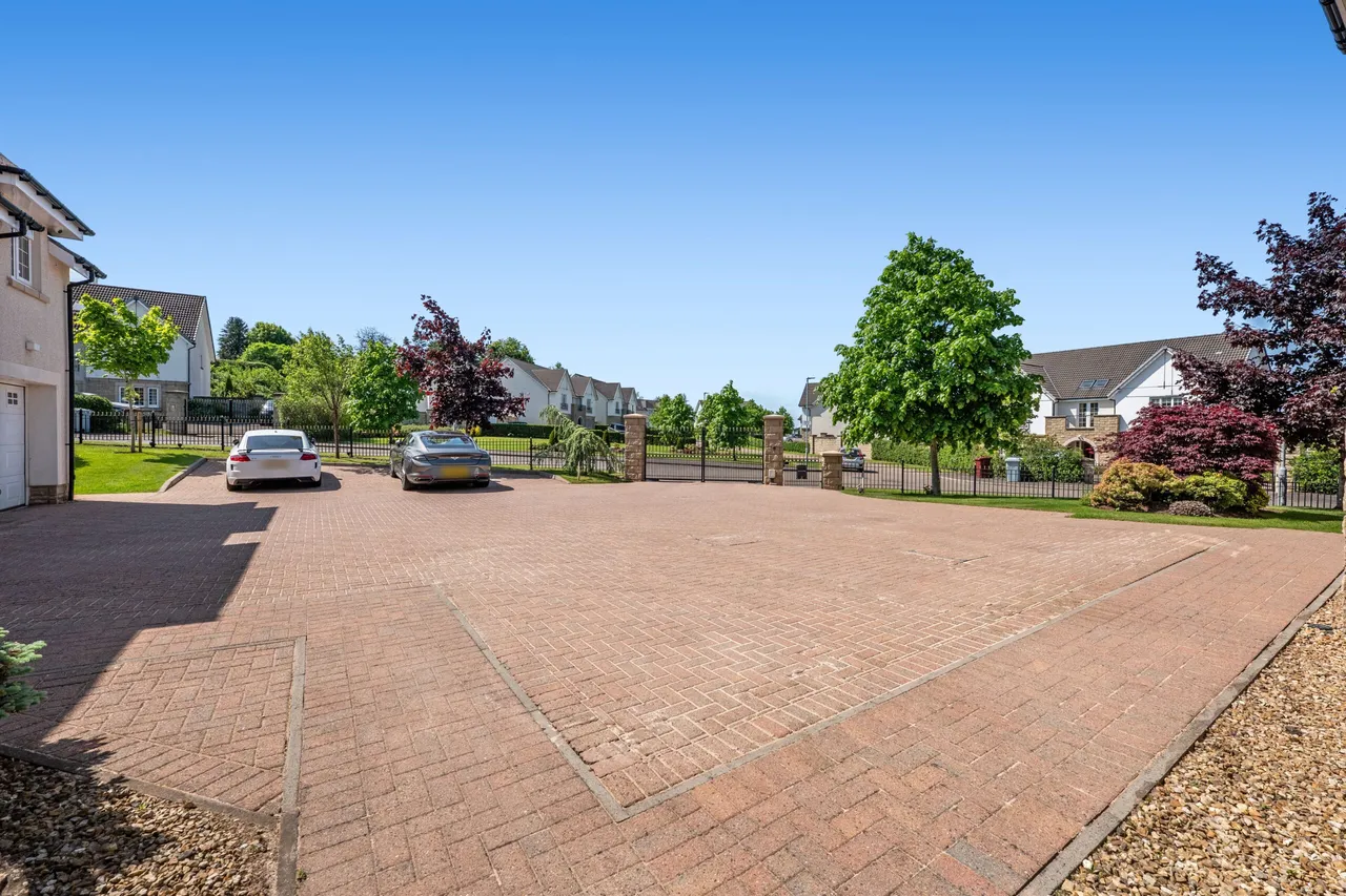 Baroness Drive, Thorntonhall, photo 38