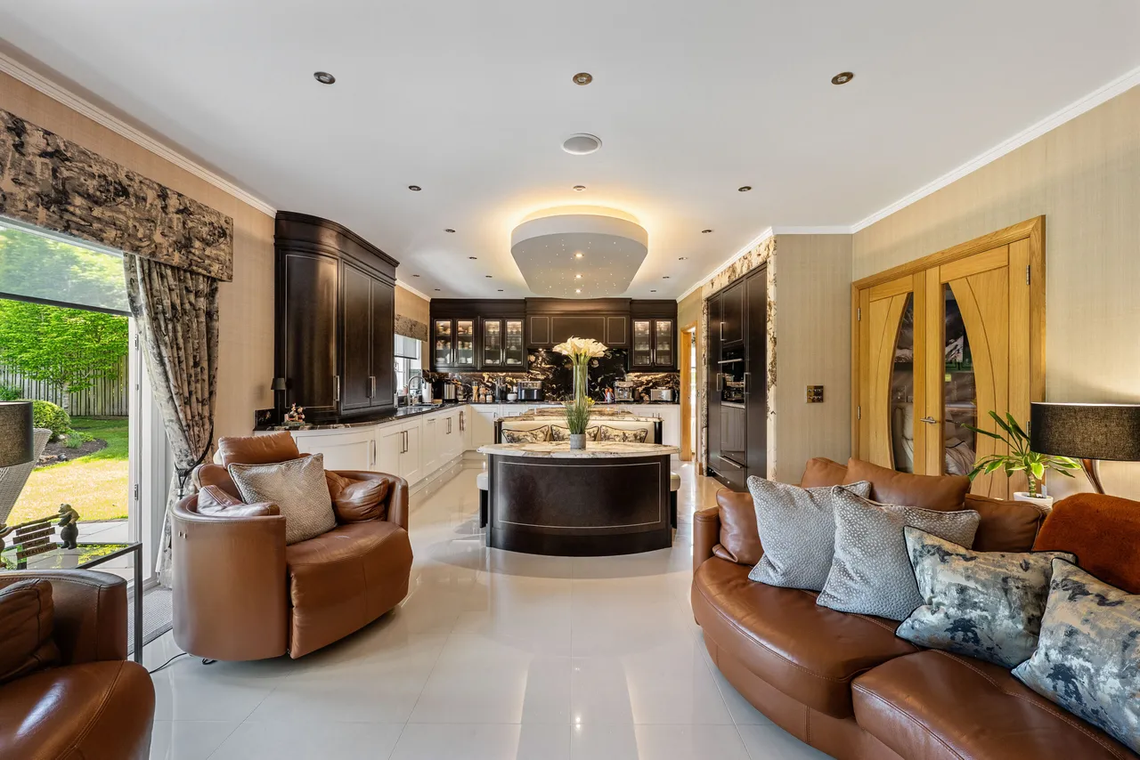 Baroness Drive, Thorntonhall, photo 7