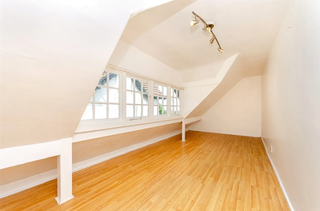 Ael Y Bryn Road, Colwyn Bay, LL29, photo 15