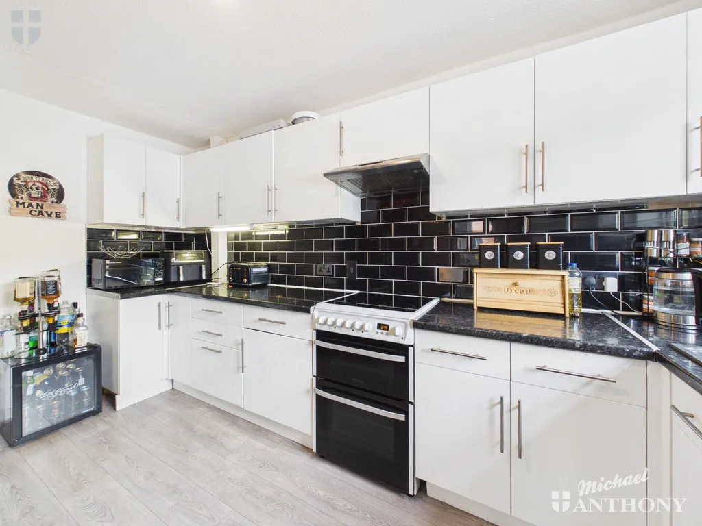 Eeles Close, Aylesbury, HP19, photo 4