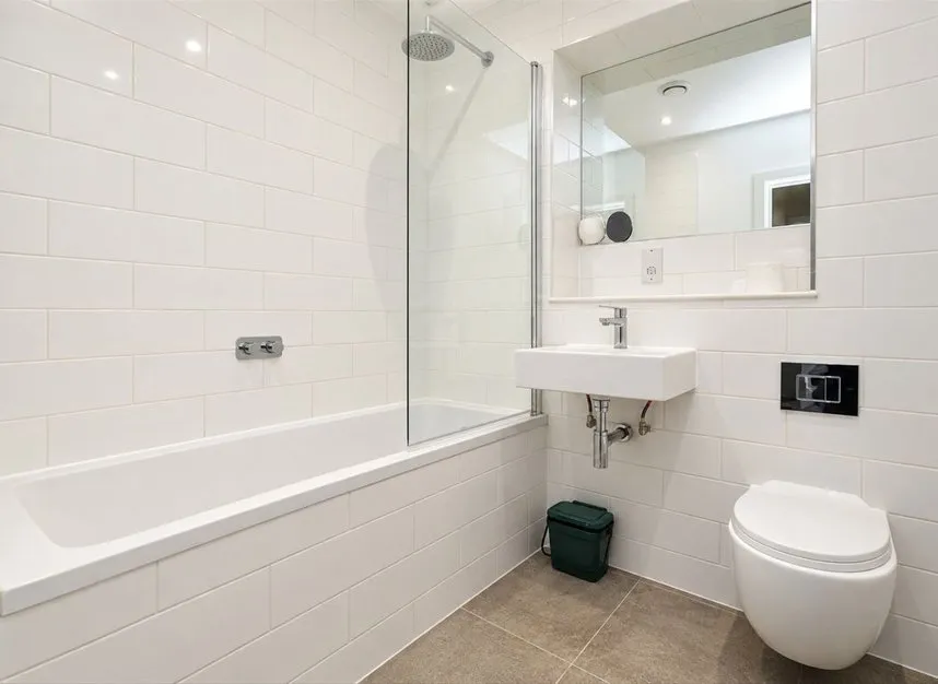 Staines Road, Hounslow, TW3, photo 5