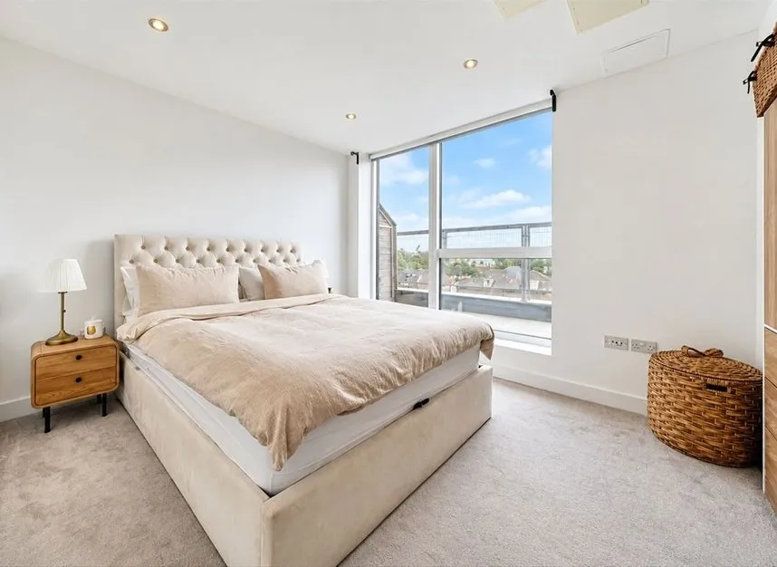 Staines Road, Hounslow, TW3, photo 4